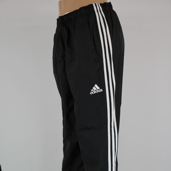 New! Adidas Mens ESS Woven Performance Training NWT New! Adidas Mens ESS Woven Performance Training NWT